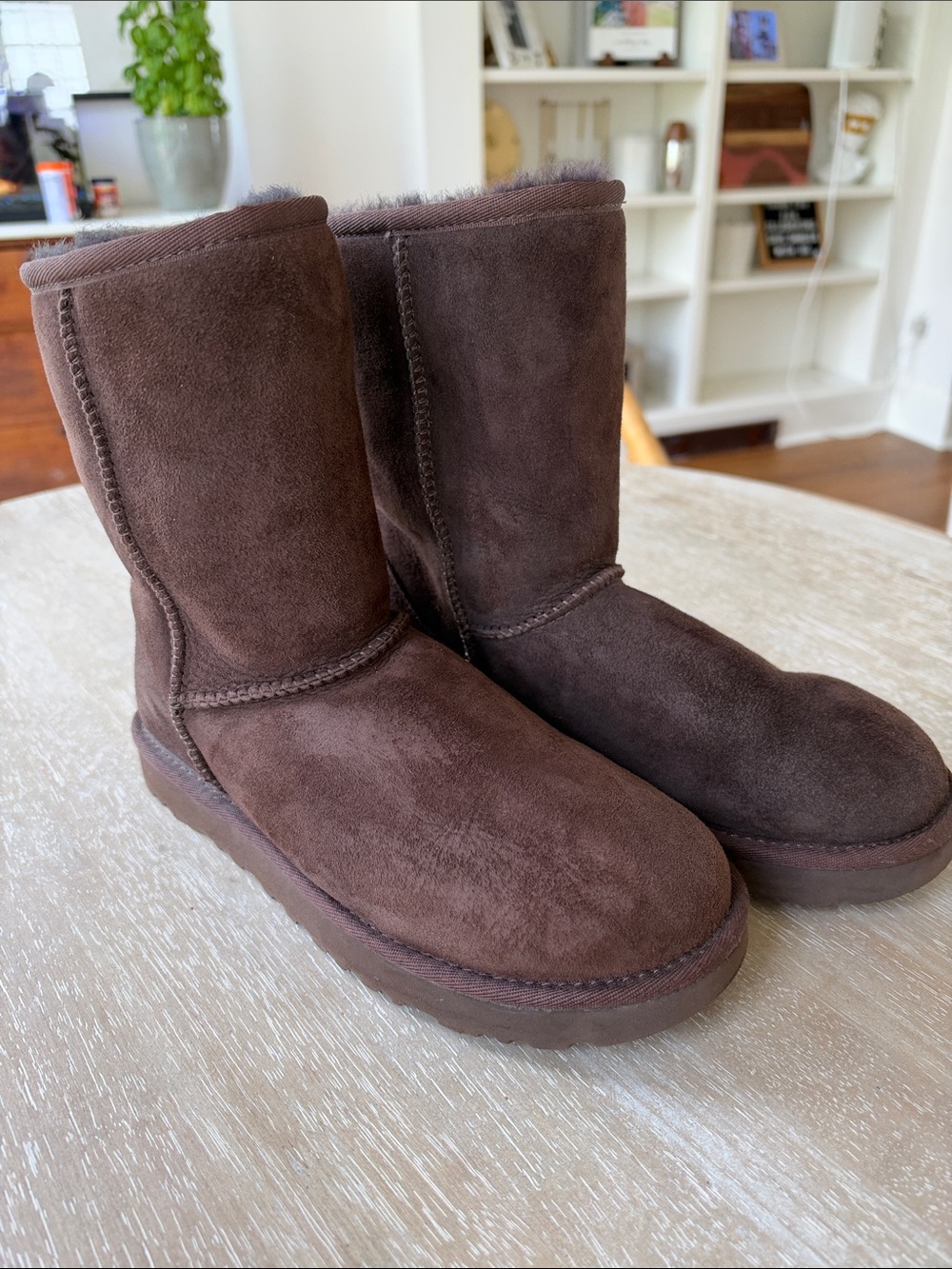 Women’s Size 6 NWOT Classic Brown Suede UGG Boots